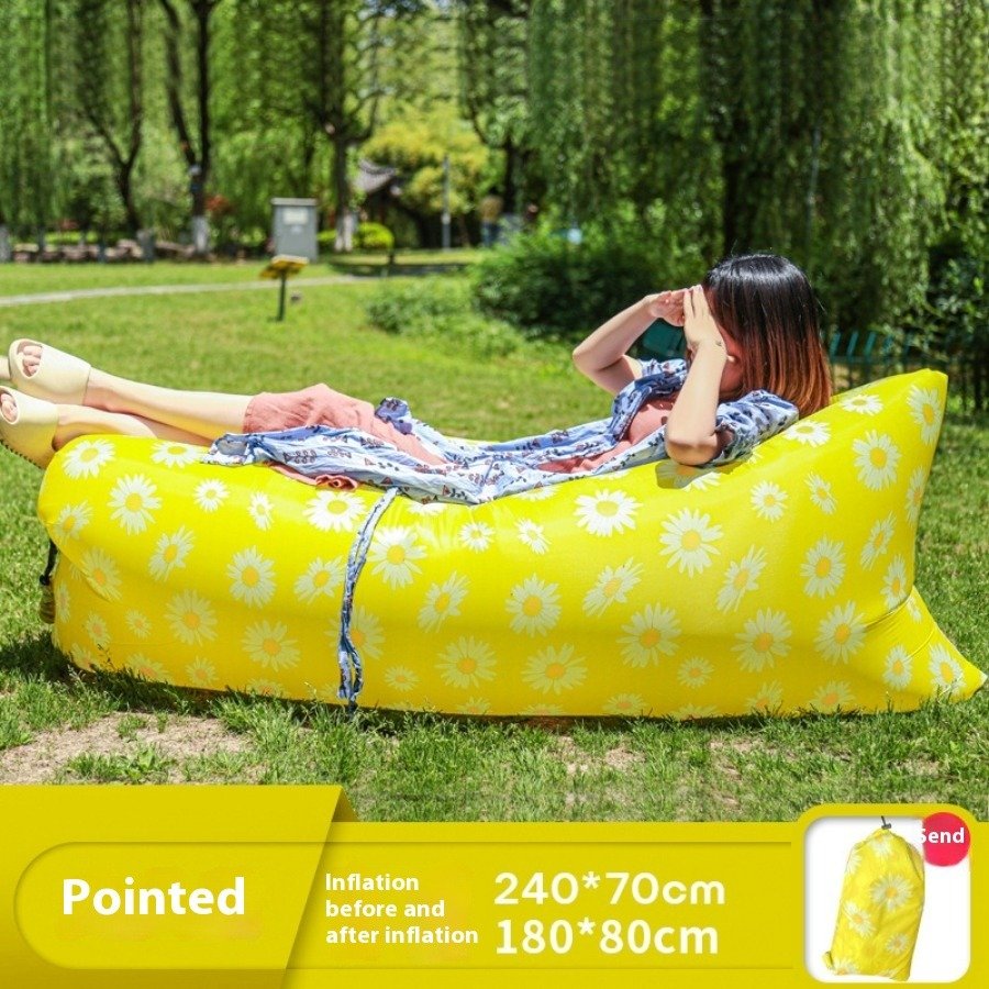 Pointed-tipped yellow daisy